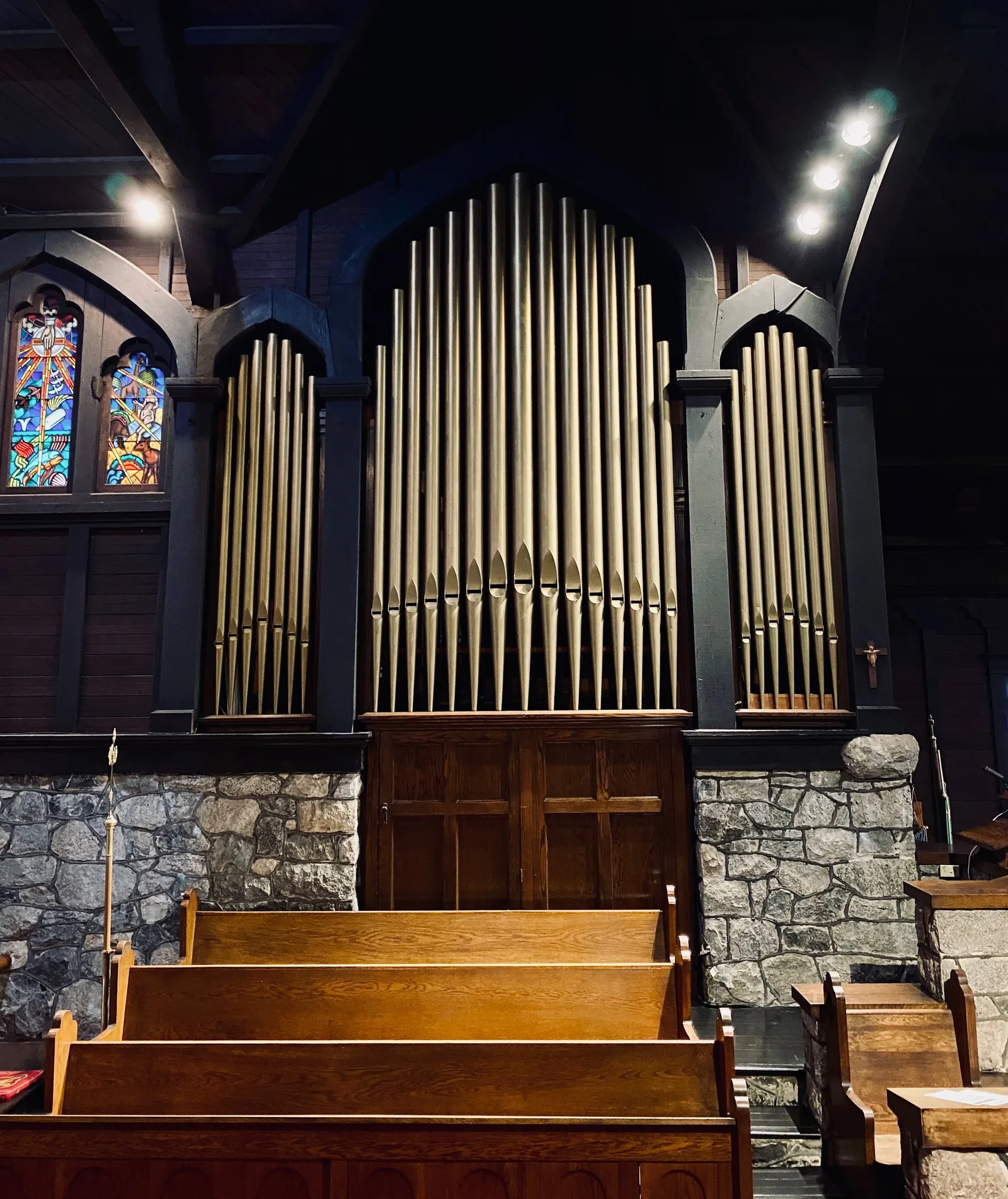 The organ’s pipe facade in the chancel