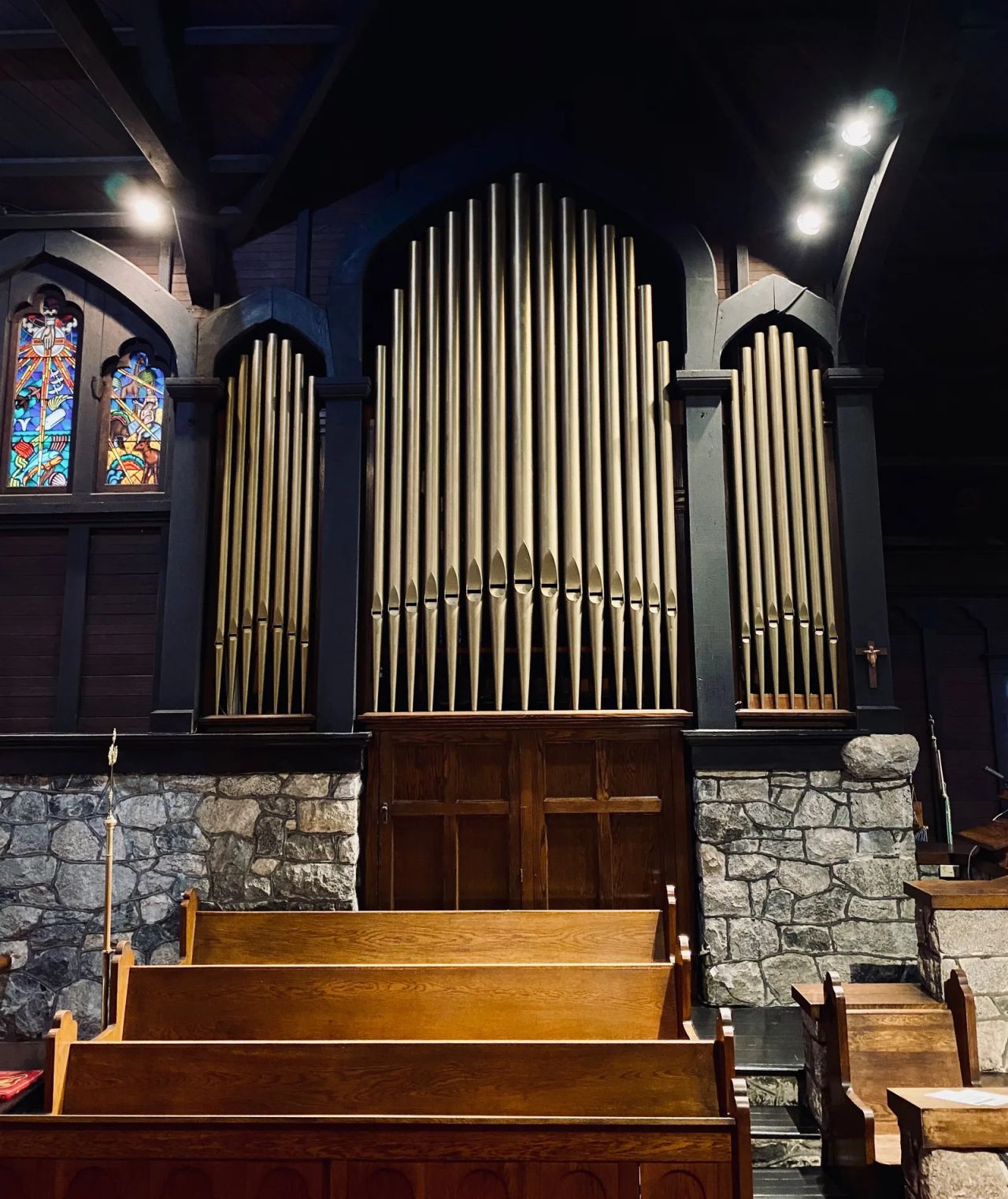 The organ’s pipe facade in the chancel