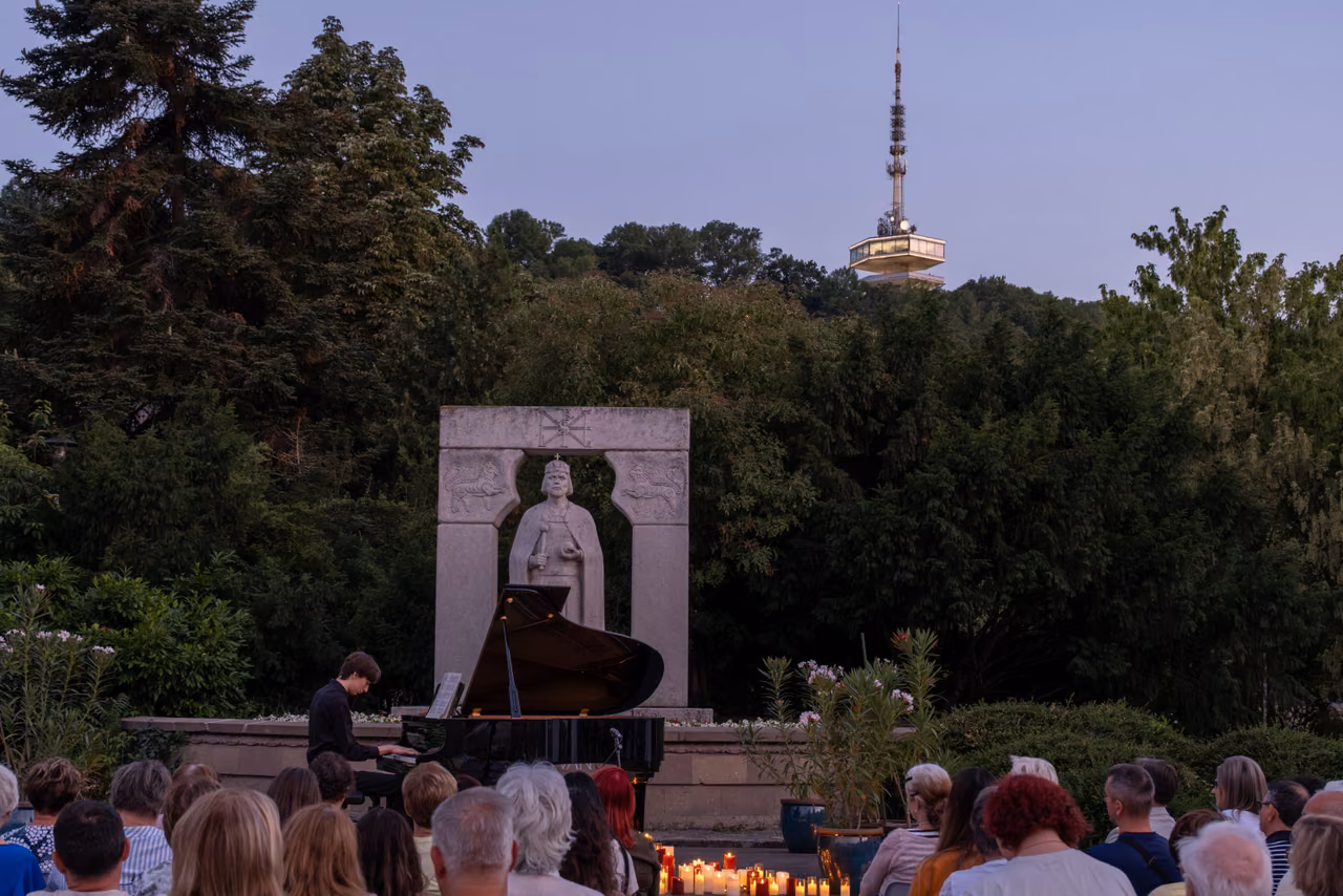Outdoor public concert with the Avas tower in the background